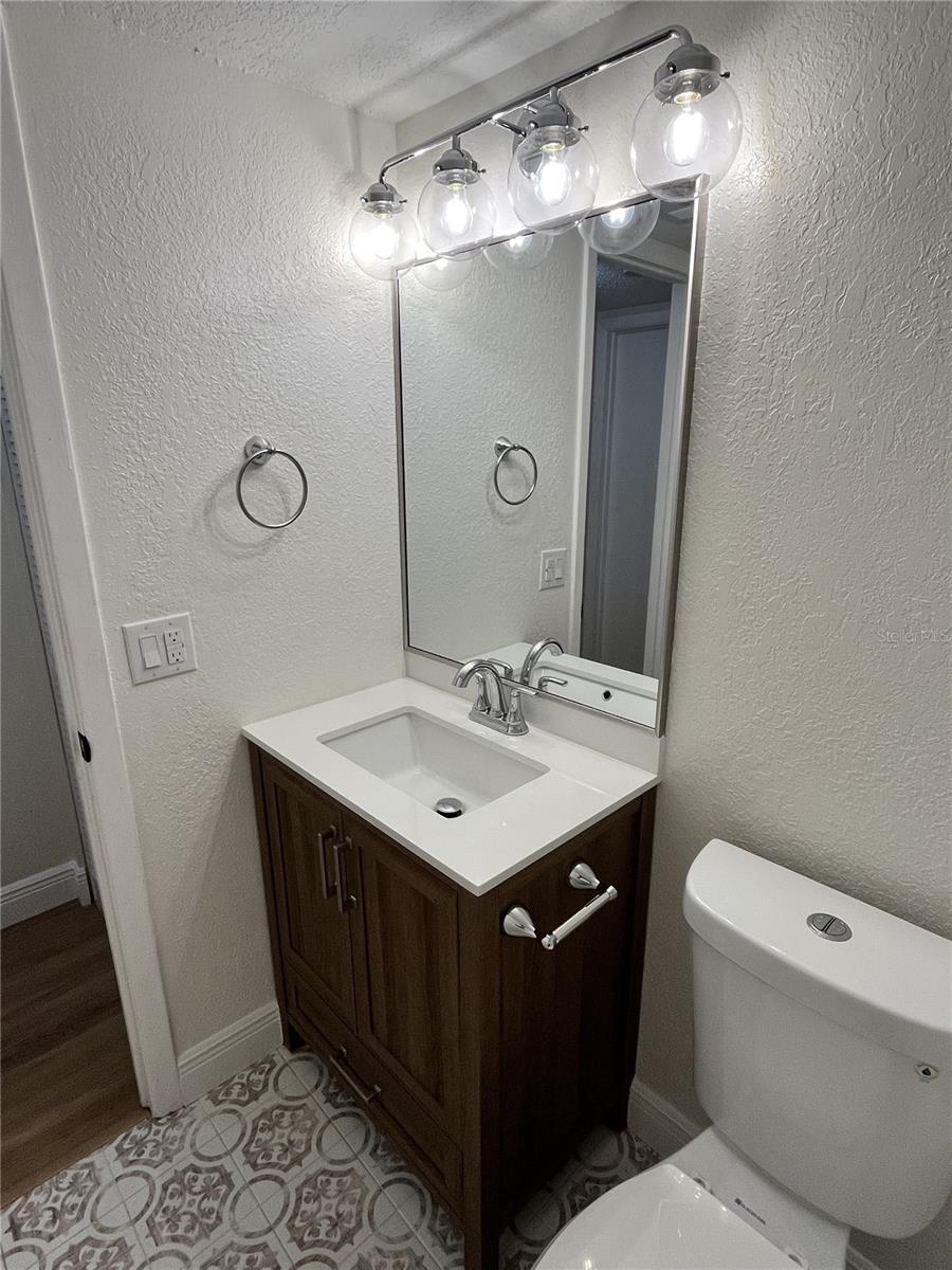 Image 9 of 19 For 4606 Gray Street 107