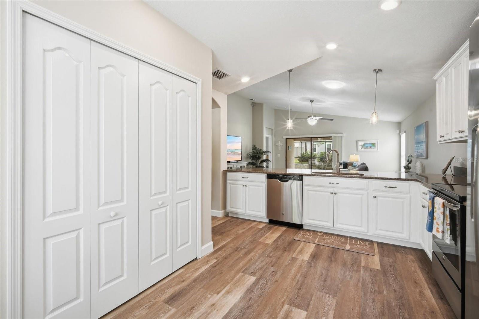 Listing photo id 16 for 14229 Stockwell Lane