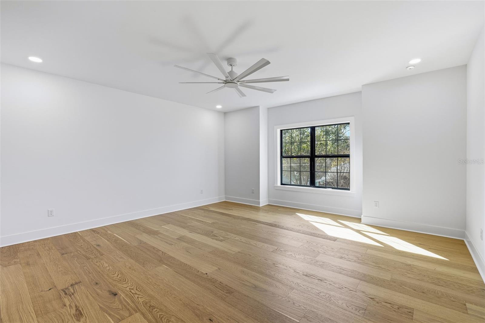 Image 18 of 26 For 3010 Esperanza Avenue