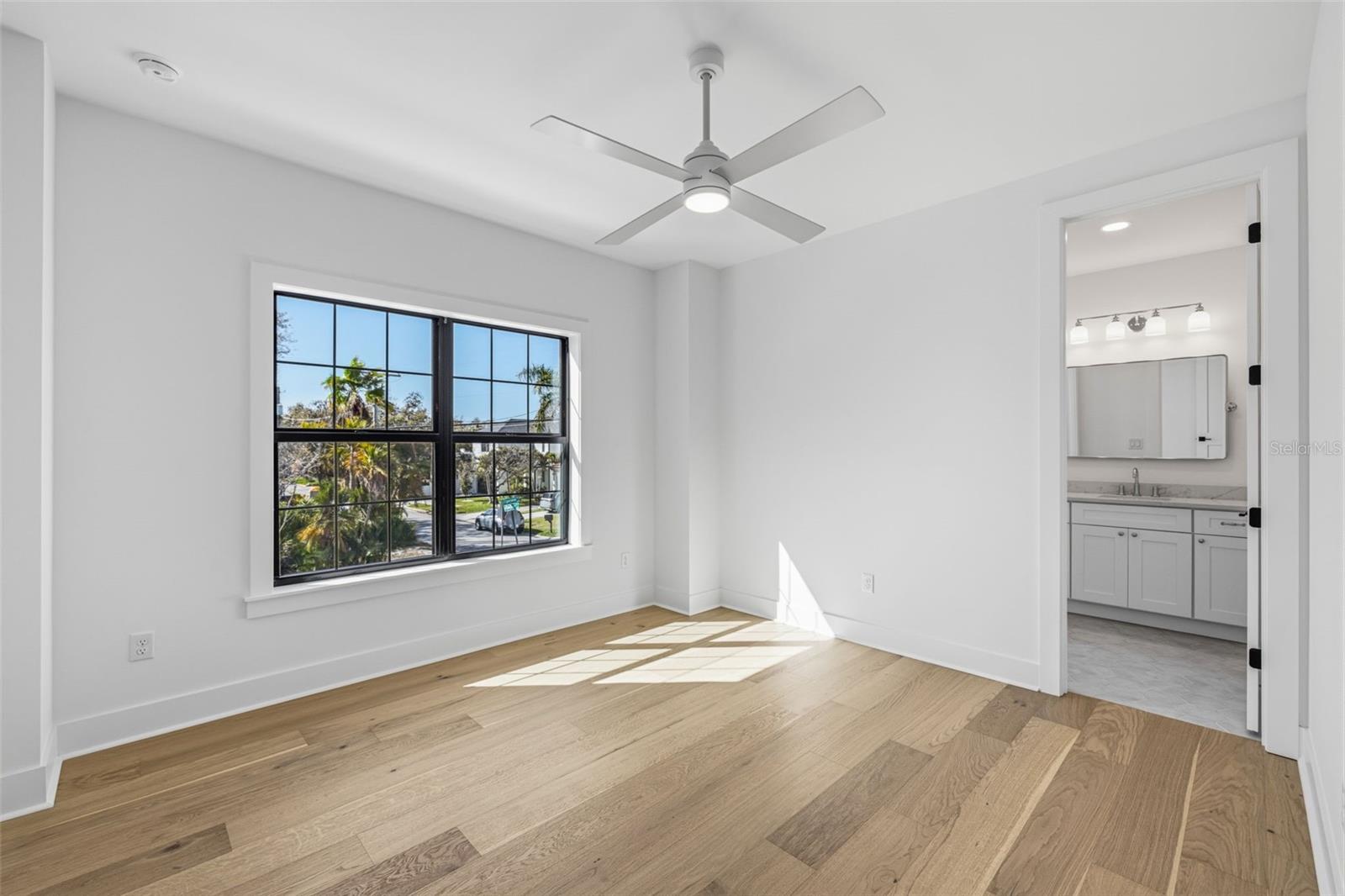 Image 21 of 26 For 3010 Esperanza Avenue