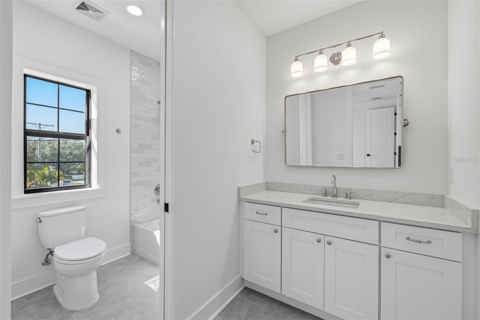 Image 22 of 26 For 3010 Esperanza Avenue