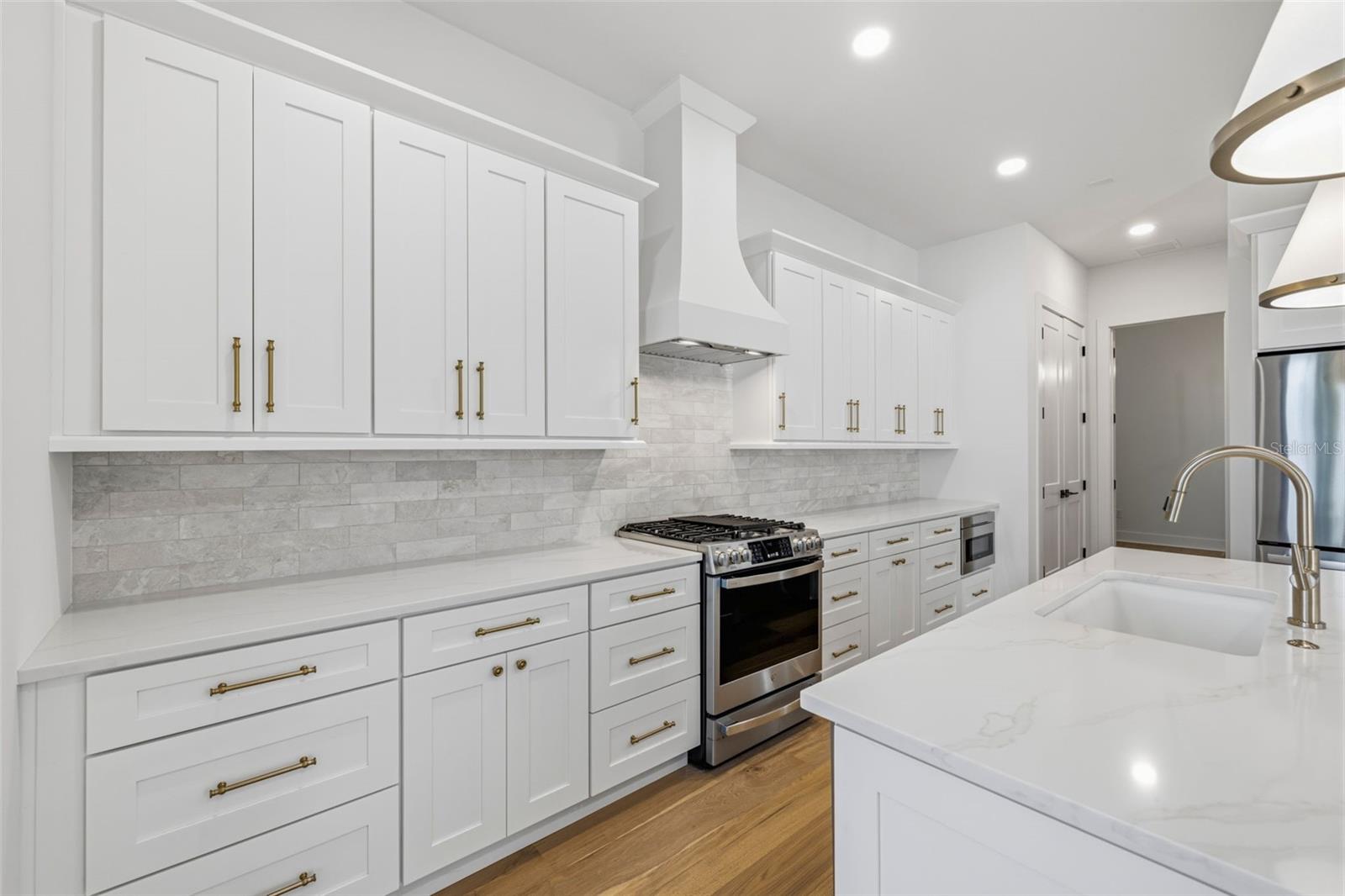 Image 8 of 26 For 3010 Esperanza Avenue