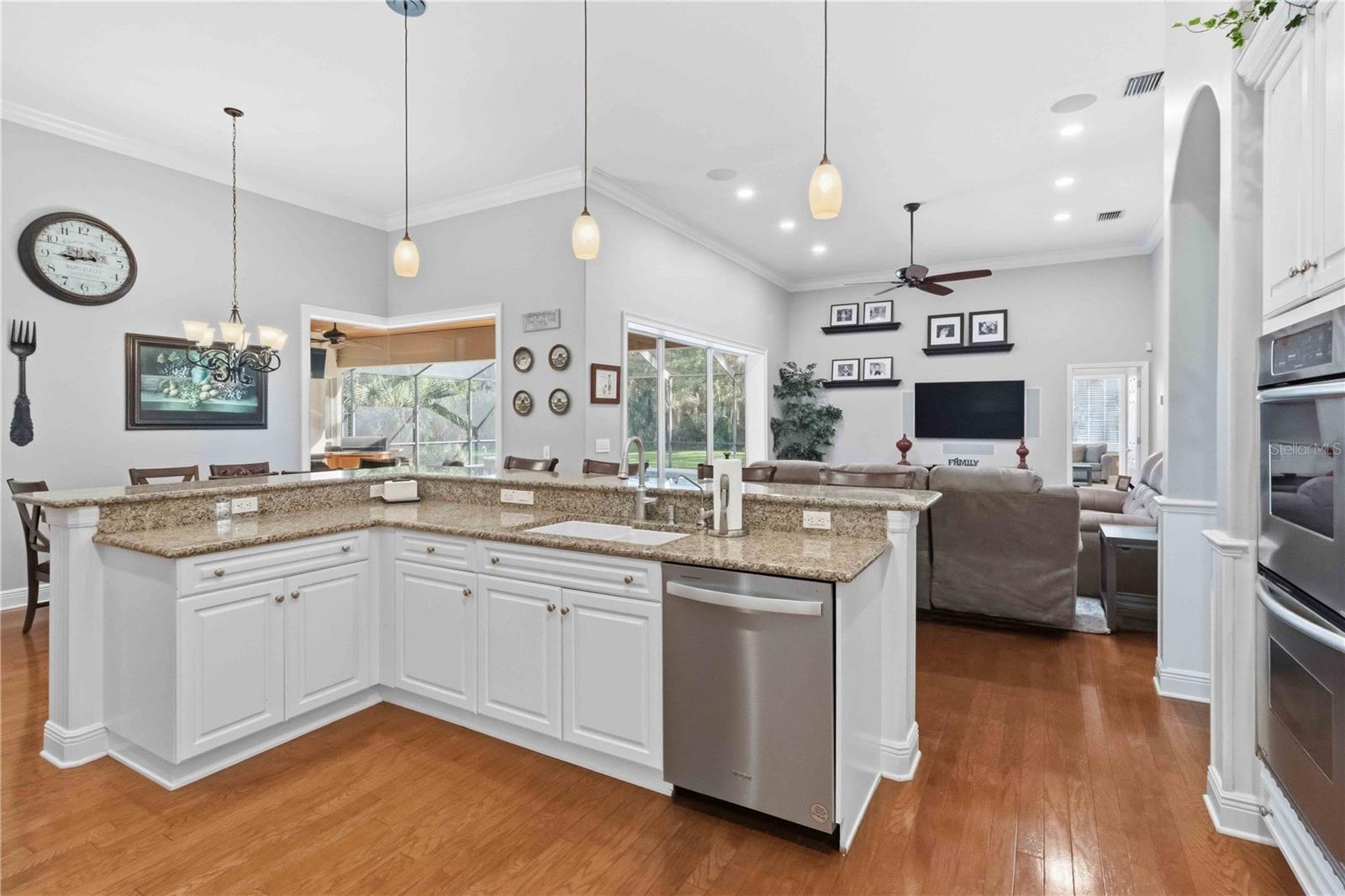 Listing photo id 10 for 15108 Kestrelglen Way