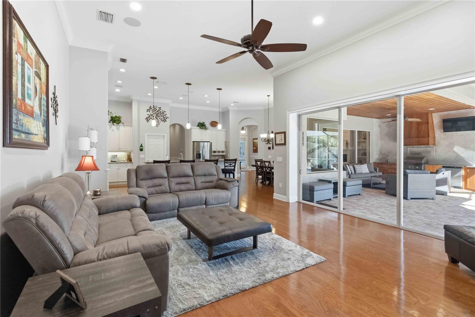 Listing photo id 14 for 15108 Kestrelglen Way