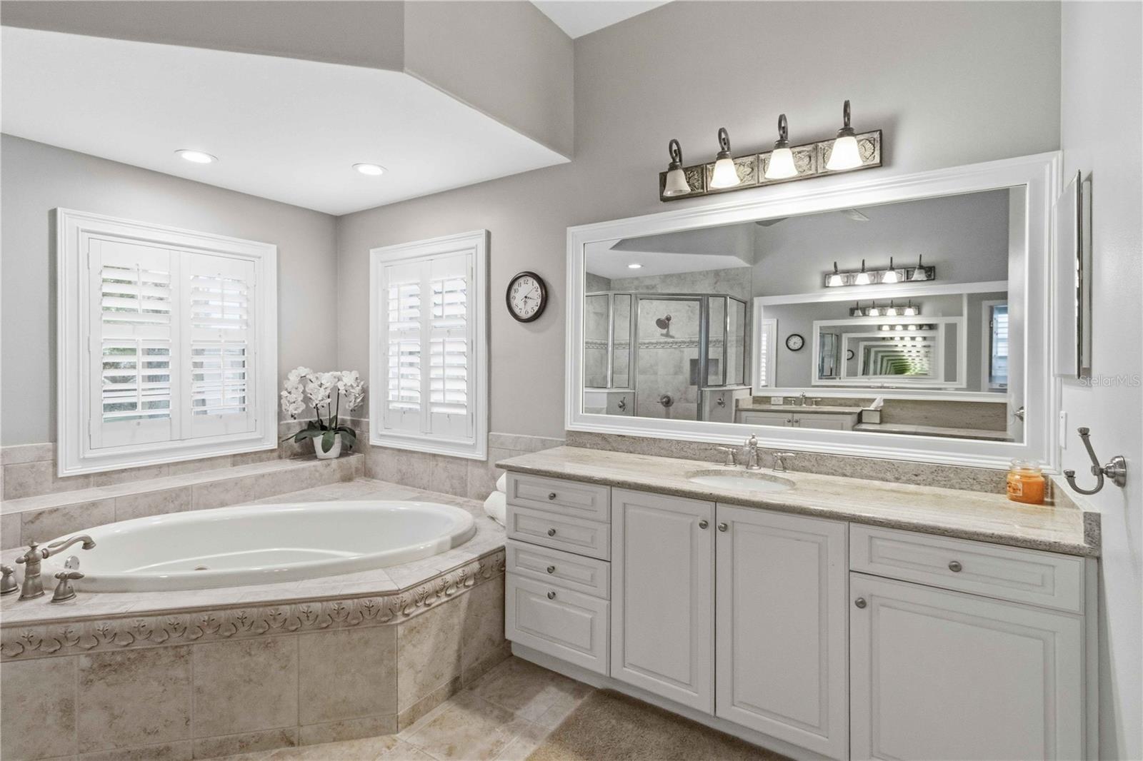 Listing photo id 24 for 15108 Kestrelglen Way