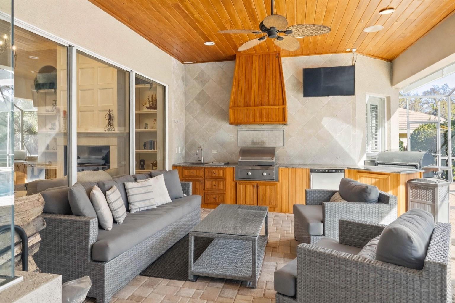 Listing photo id 1 for 15108 Kestrelglen Way