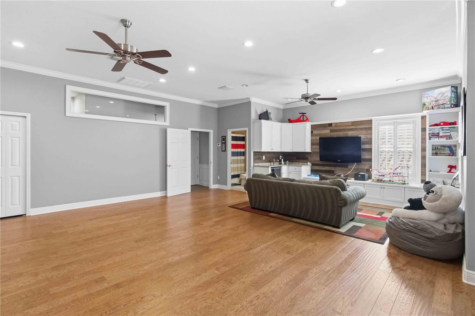 Listing photo id 35 for 15108 Kestrelglen Way