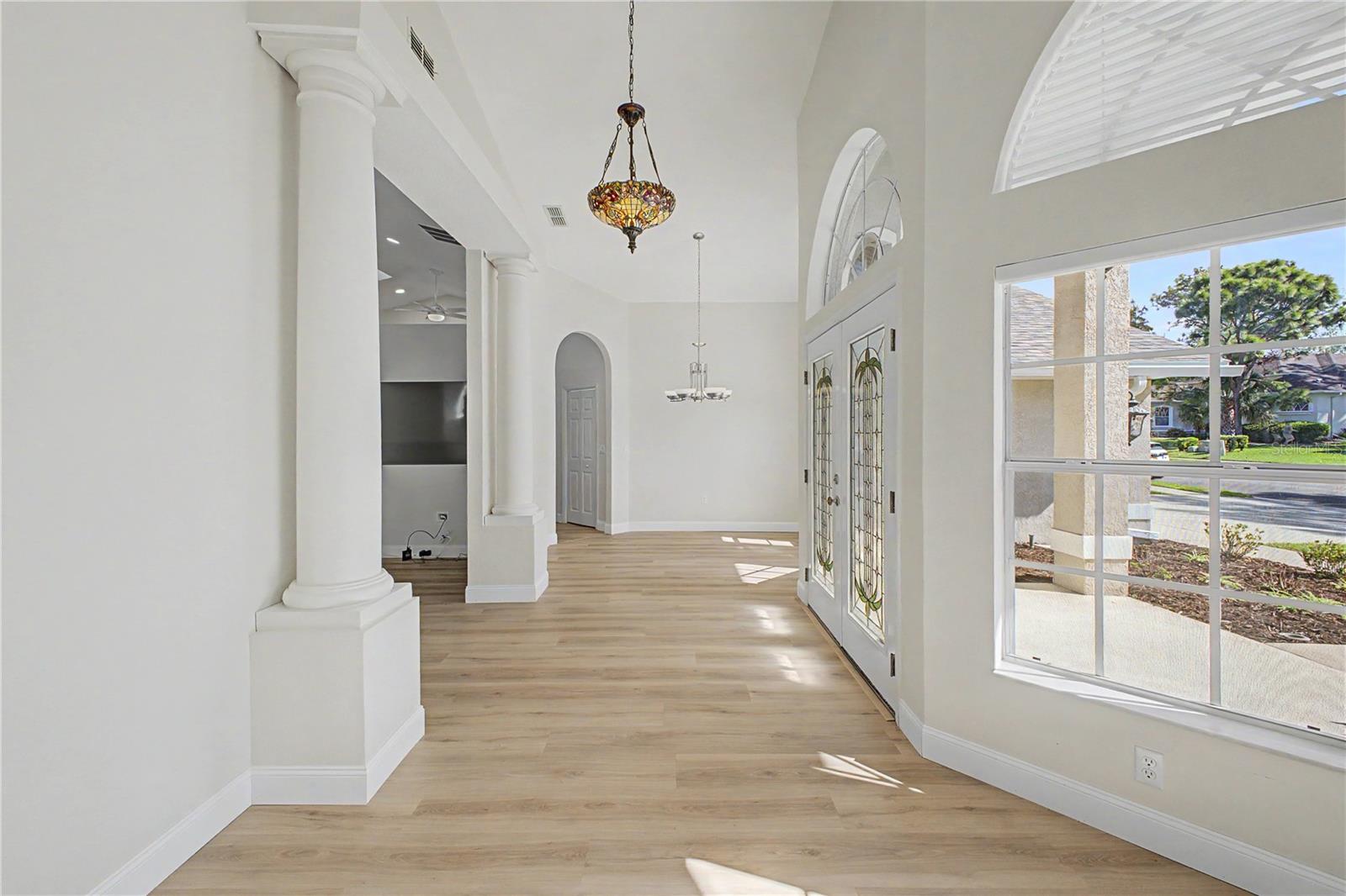 Listing photo id 8 for 15031 Surrey Bend