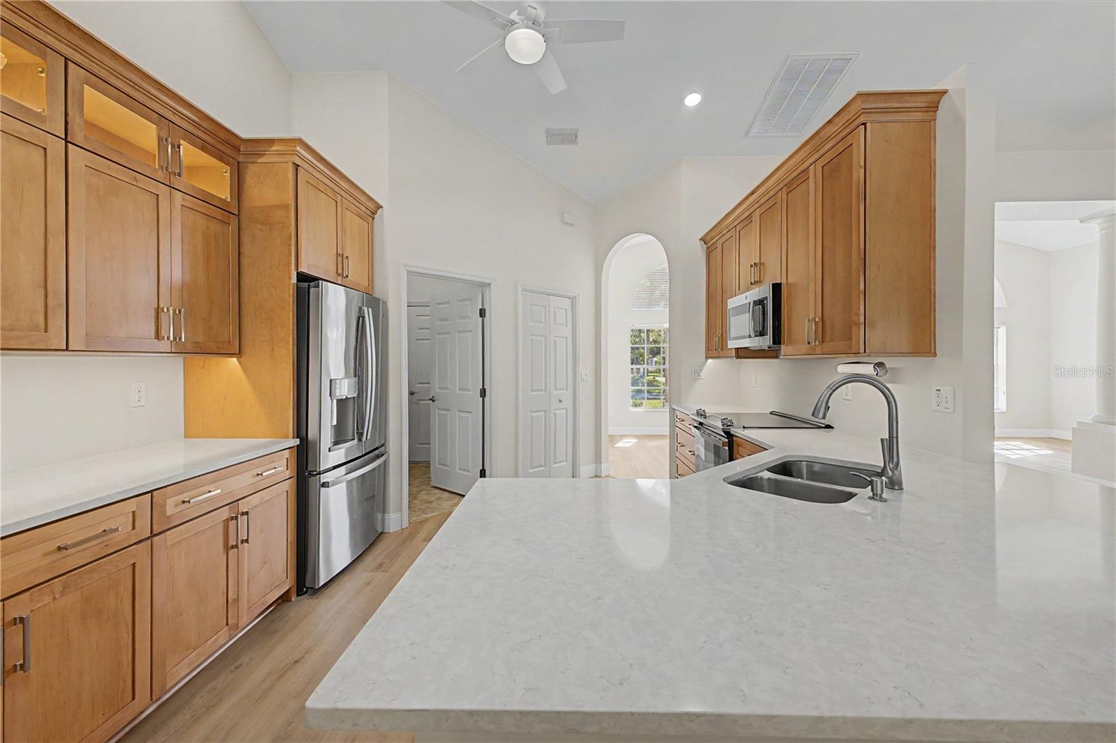 Listing photo id 16 for 15031 Surrey Bend