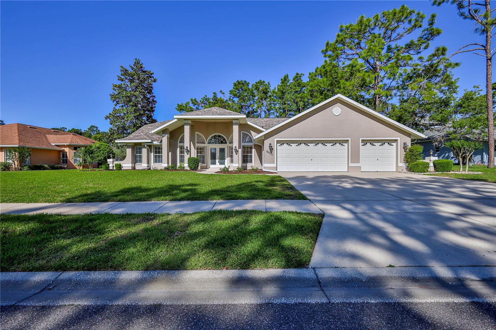 Listing photo id 0 for 15031 Surrey Bend