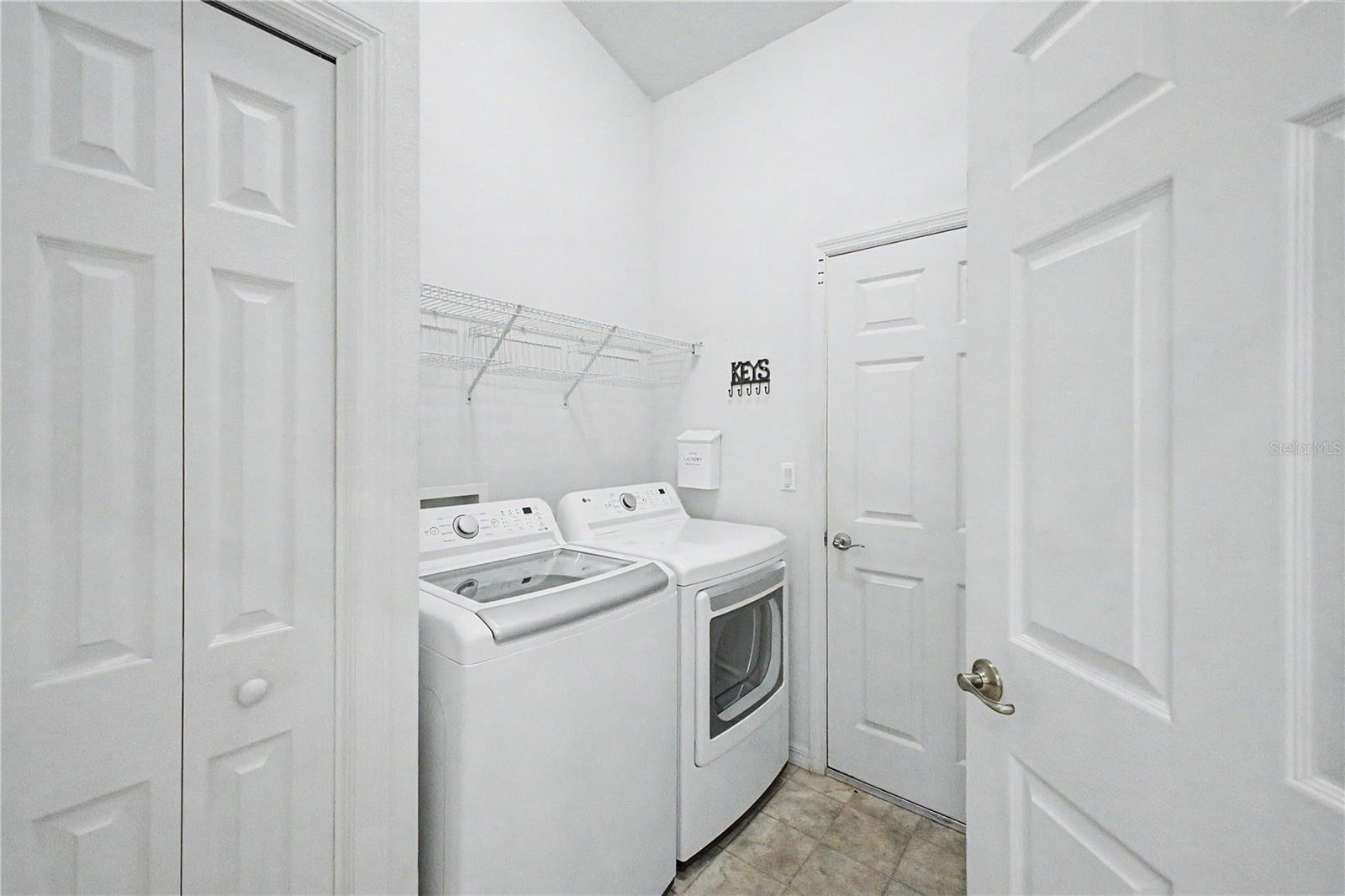 Listing photo id 22 for 15031 Surrey Bend