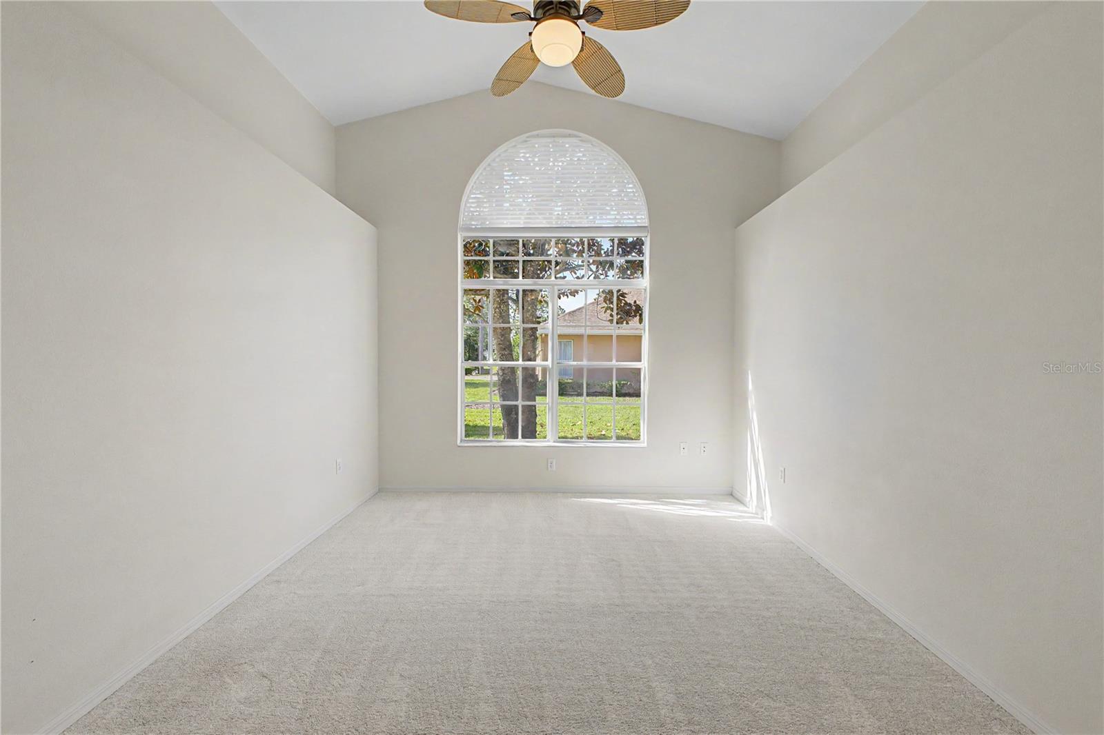 Listing photo id 25 for 15031 Surrey Bend