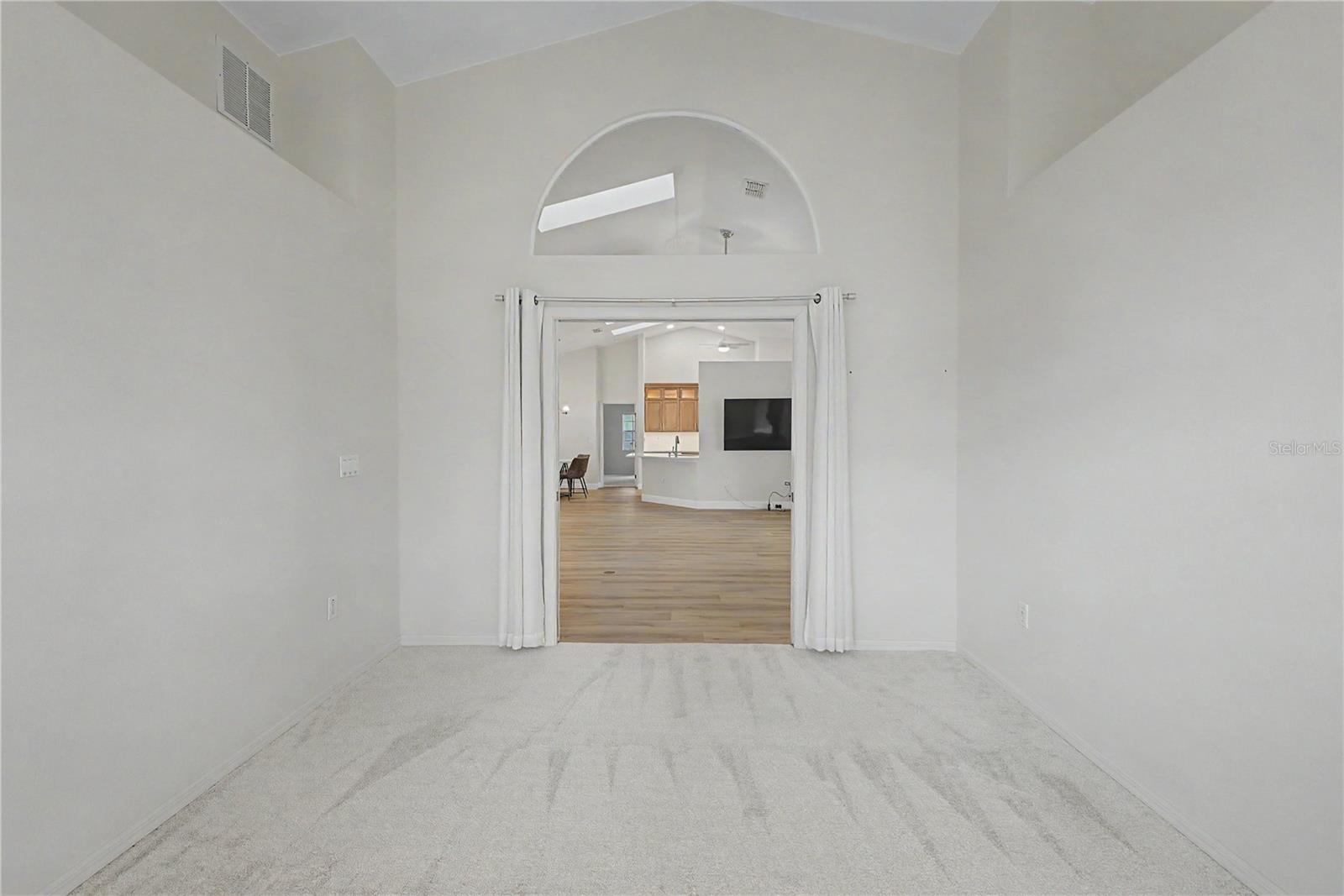 Listing photo id 26 for 15031 Surrey Bend