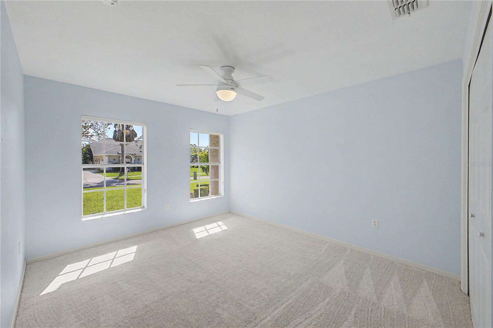 Listing photo id 27 for 15031 Surrey Bend