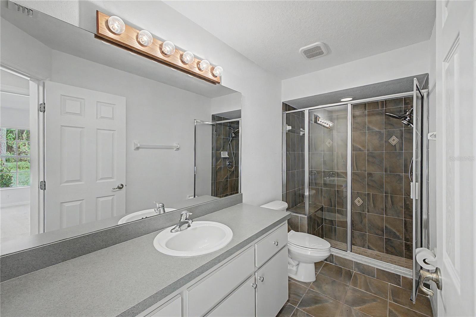 Listing photo id 29 for 15031 Surrey Bend