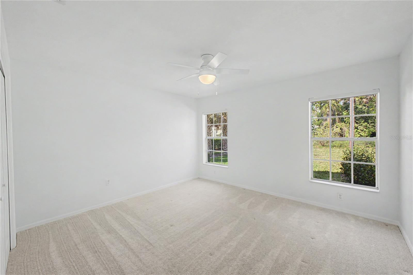 Listing photo id 30 for 15031 Surrey Bend