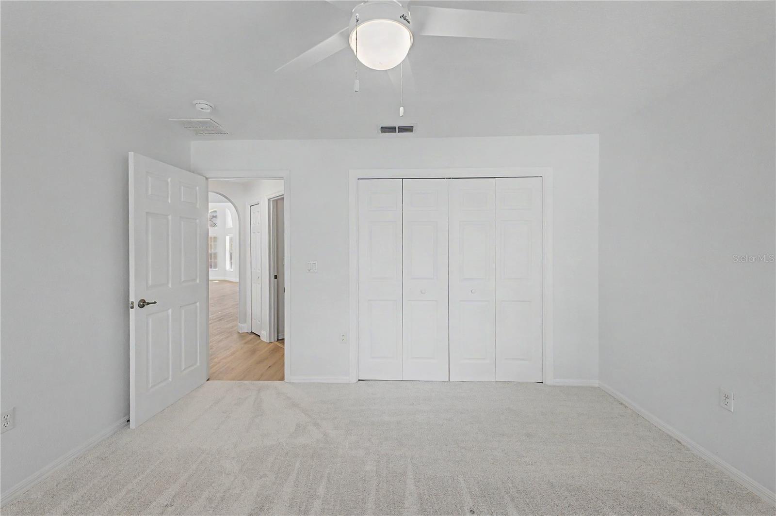 Listing photo id 31 for 15031 Surrey Bend