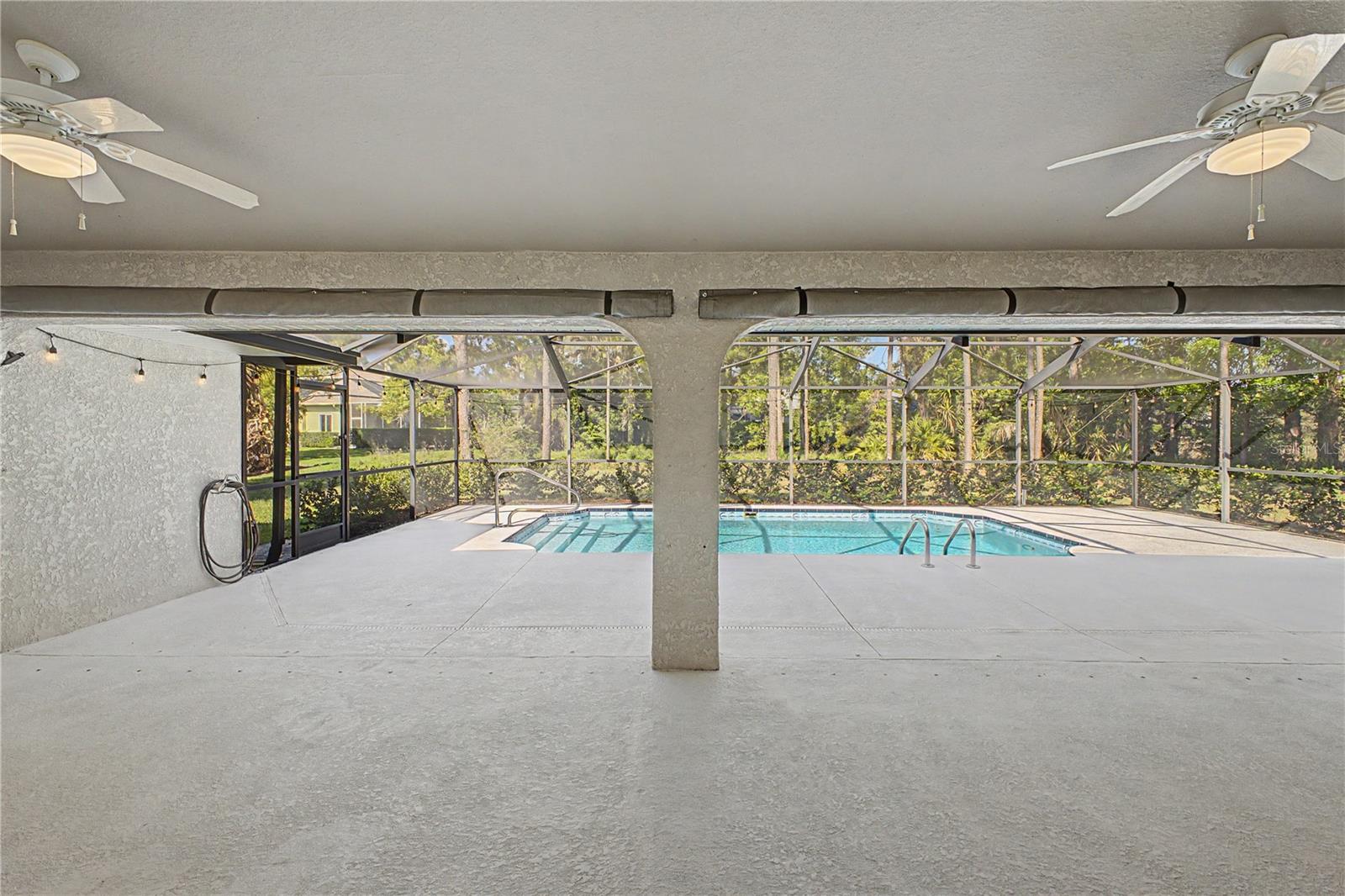 Listing photo id 32 for 15031 Surrey Bend