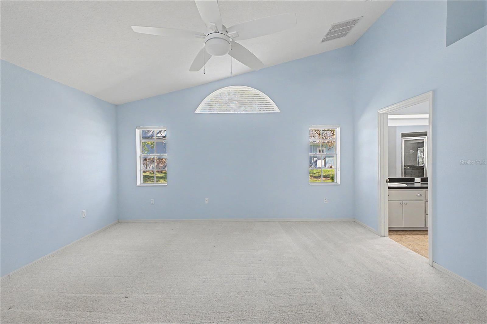 Listing photo id 34 for 15031 Surrey Bend