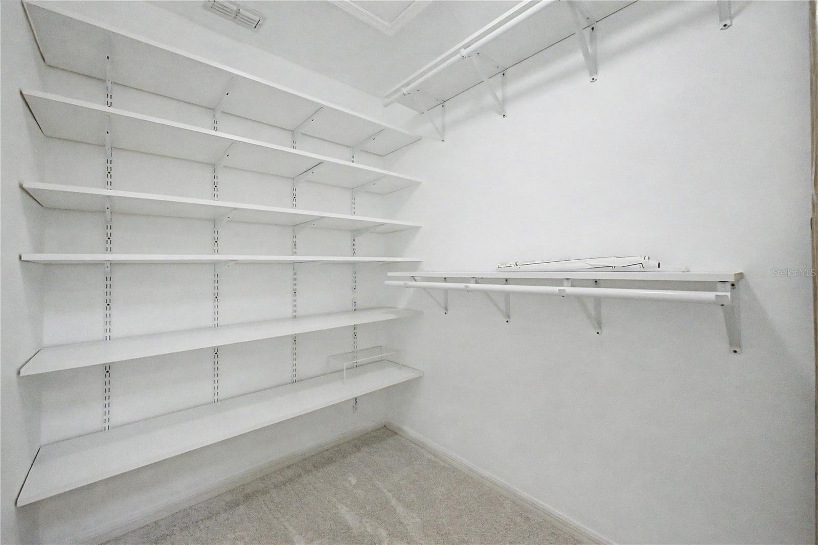 Listing photo id 41 for 15031 Surrey Bend