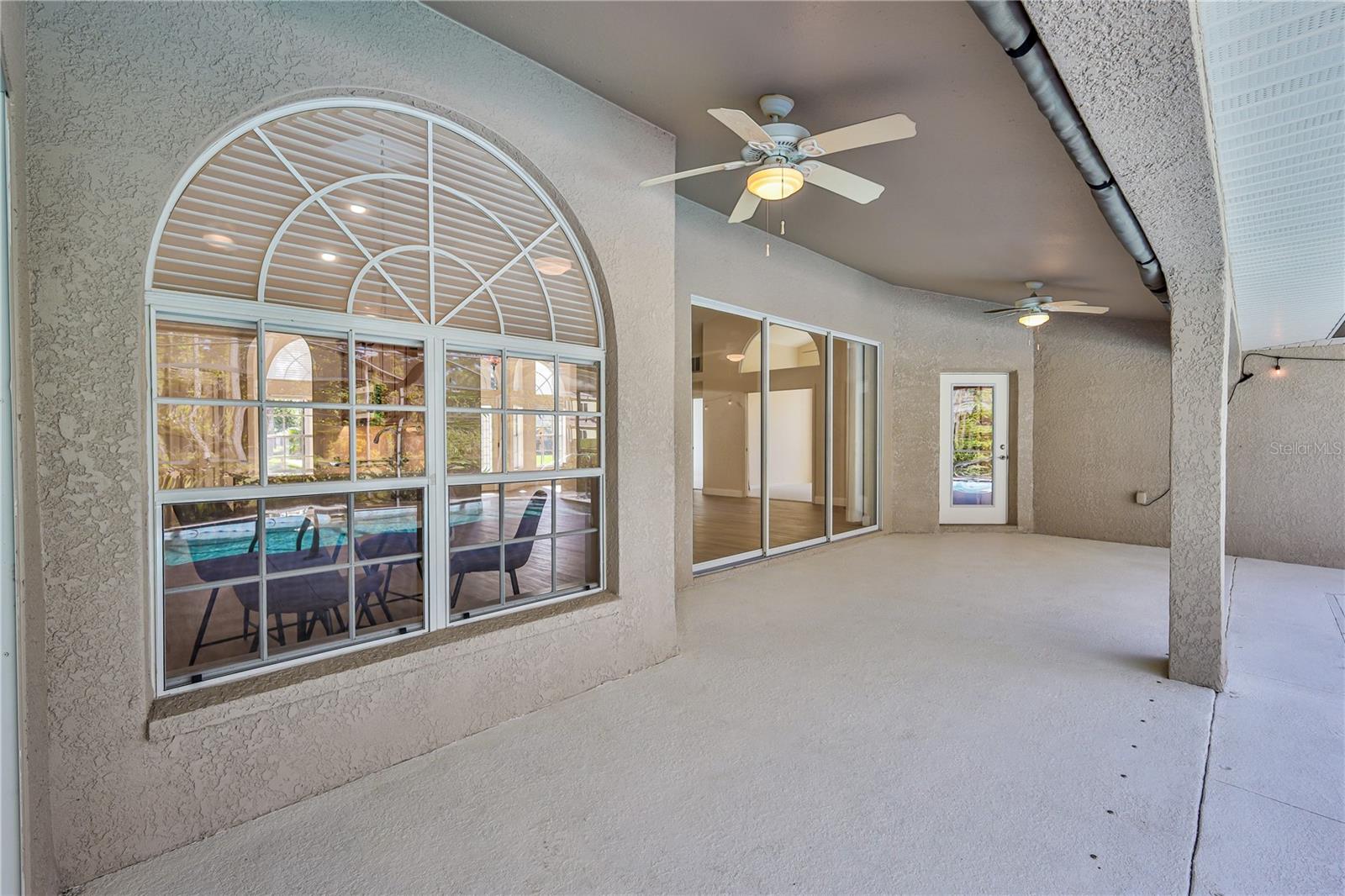 Listing photo id 42 for 15031 Surrey Bend