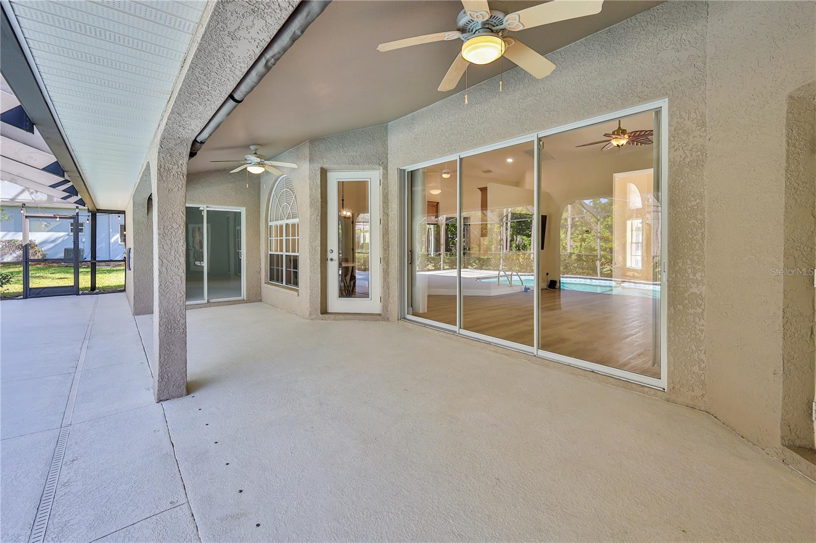 Listing photo id 43 for 15031 Surrey Bend