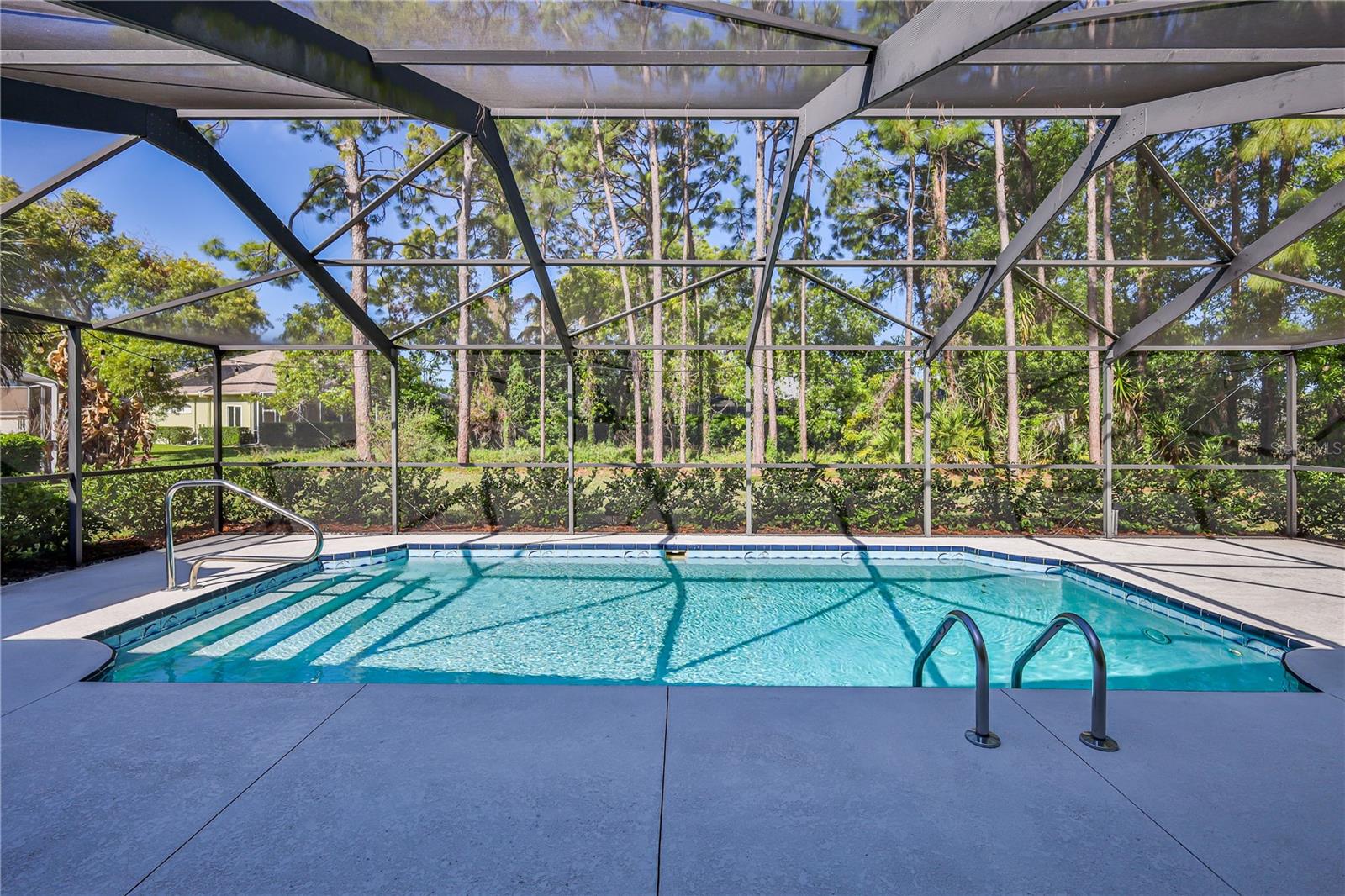 Listing photo id 44 for 15031 Surrey Bend