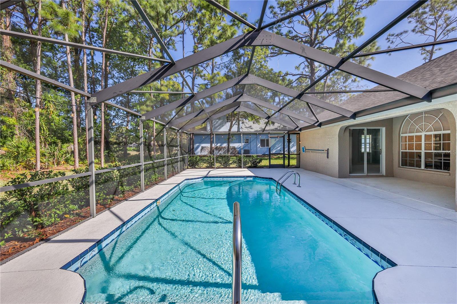 Listing photo id 45 for 15031 Surrey Bend