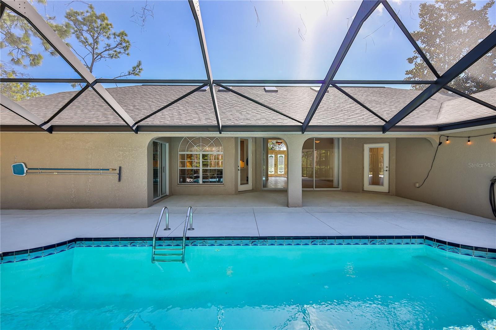 Listing photo id 46 for 15031 Surrey Bend