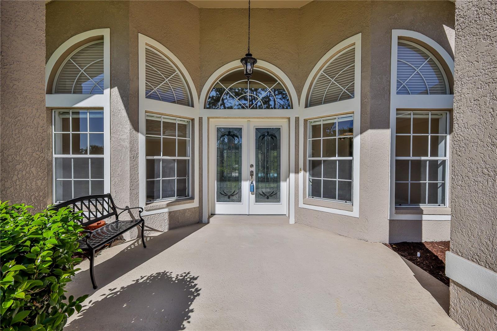 Listing photo id 3 for 15031 Surrey Bend