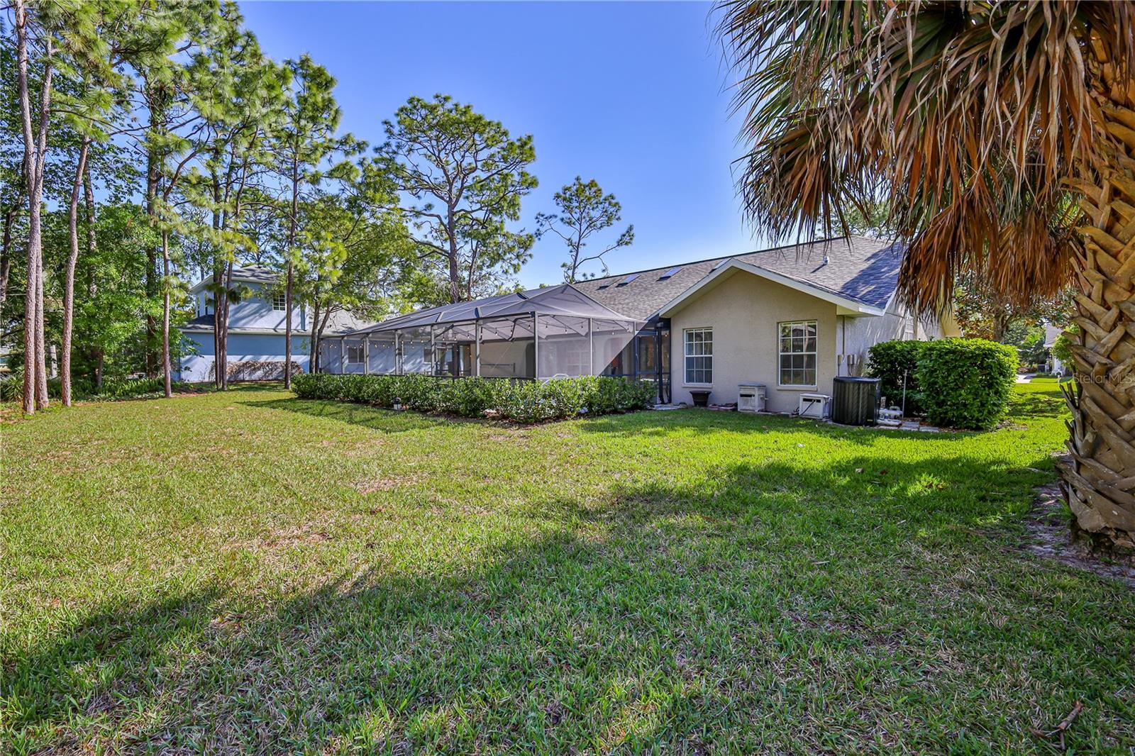 Listing photo id 50 for 15031 Surrey Bend