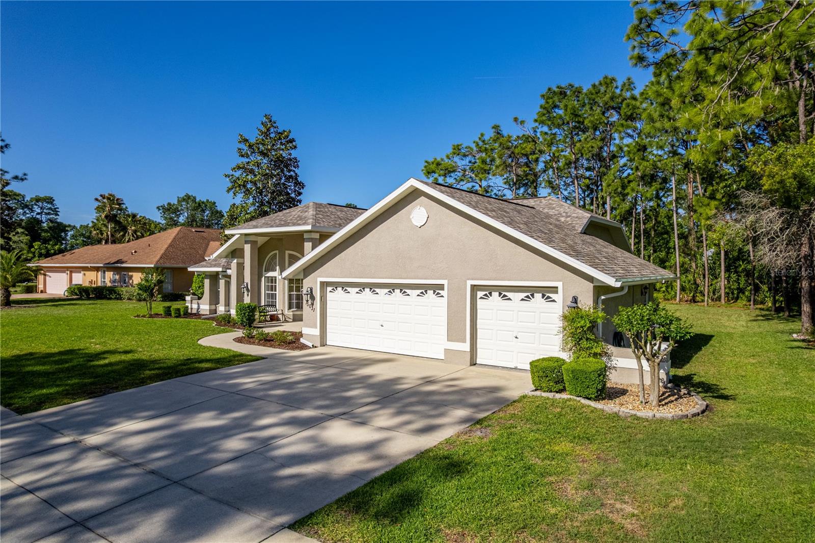 Listing photo id 54 for 15031 Surrey Bend