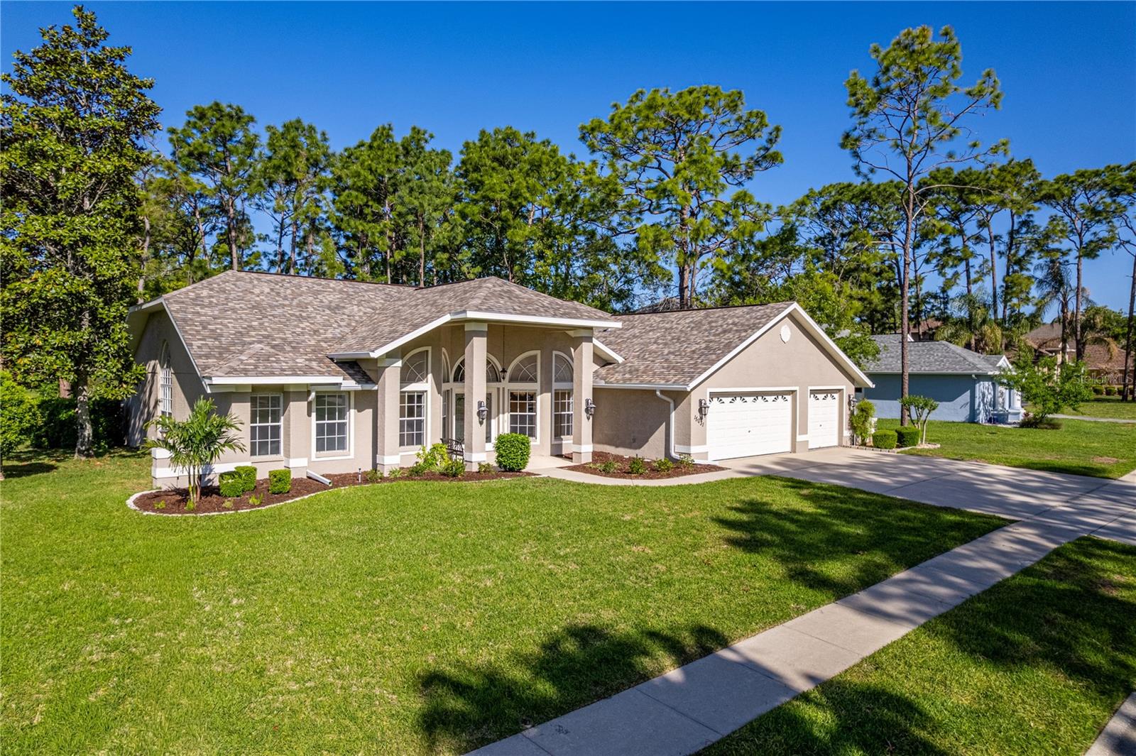 Listing photo id 56 for 15031 Surrey Bend