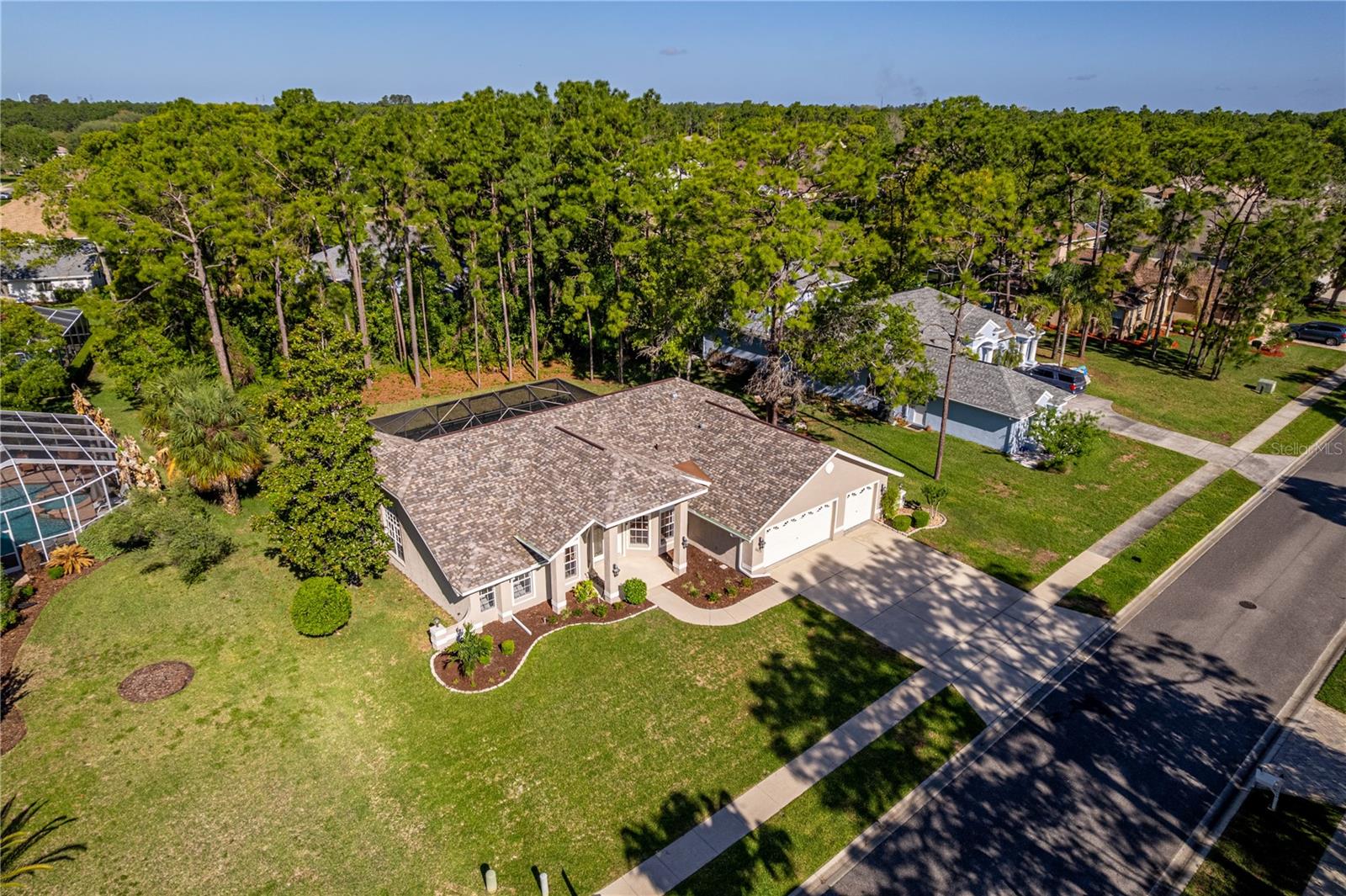 Listing photo id 57 for 15031 Surrey Bend