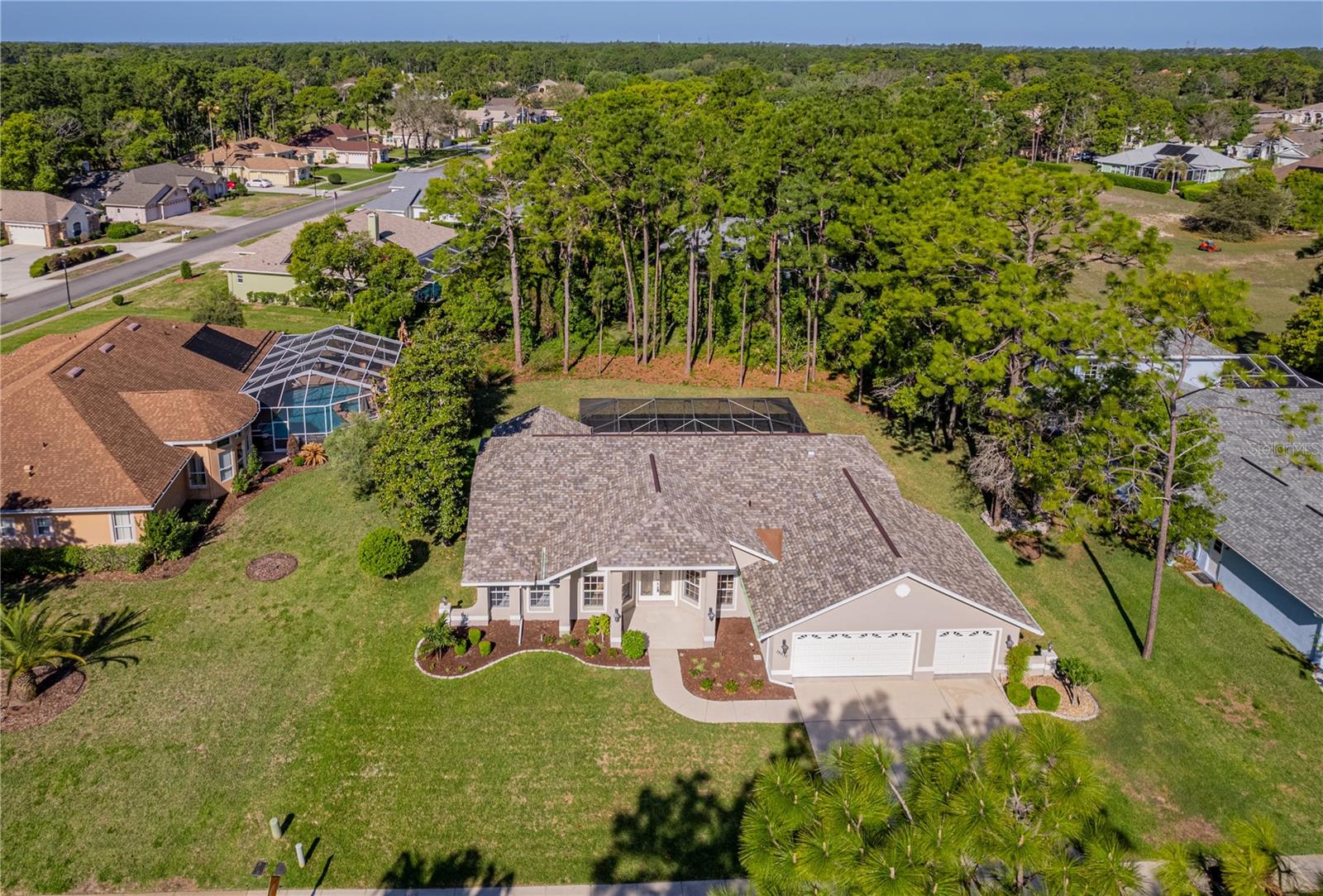 Listing photo id 58 for 15031 Surrey Bend