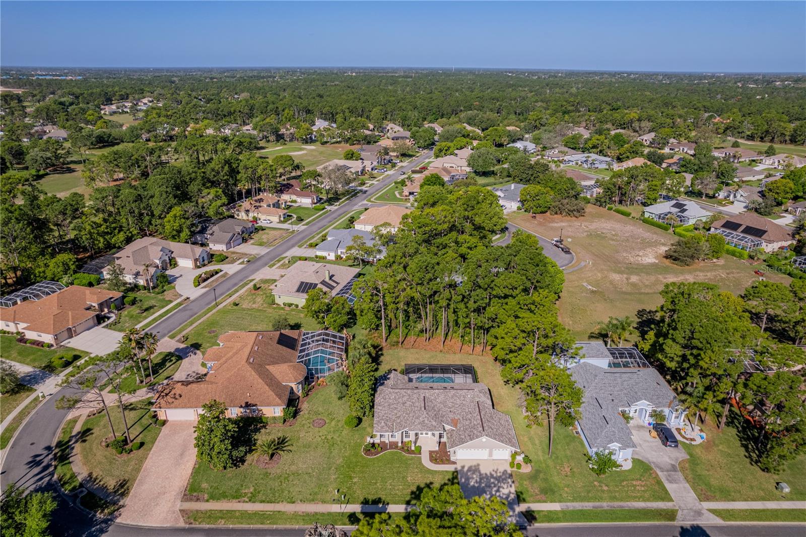 Listing photo id 59 for 15031 Surrey Bend