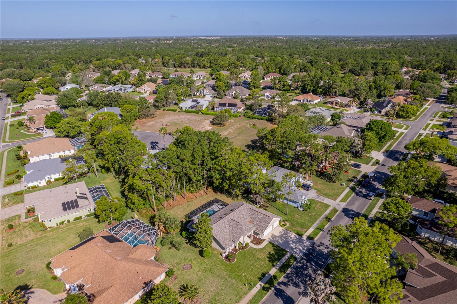 Listing photo id 60 for 15031 Surrey Bend