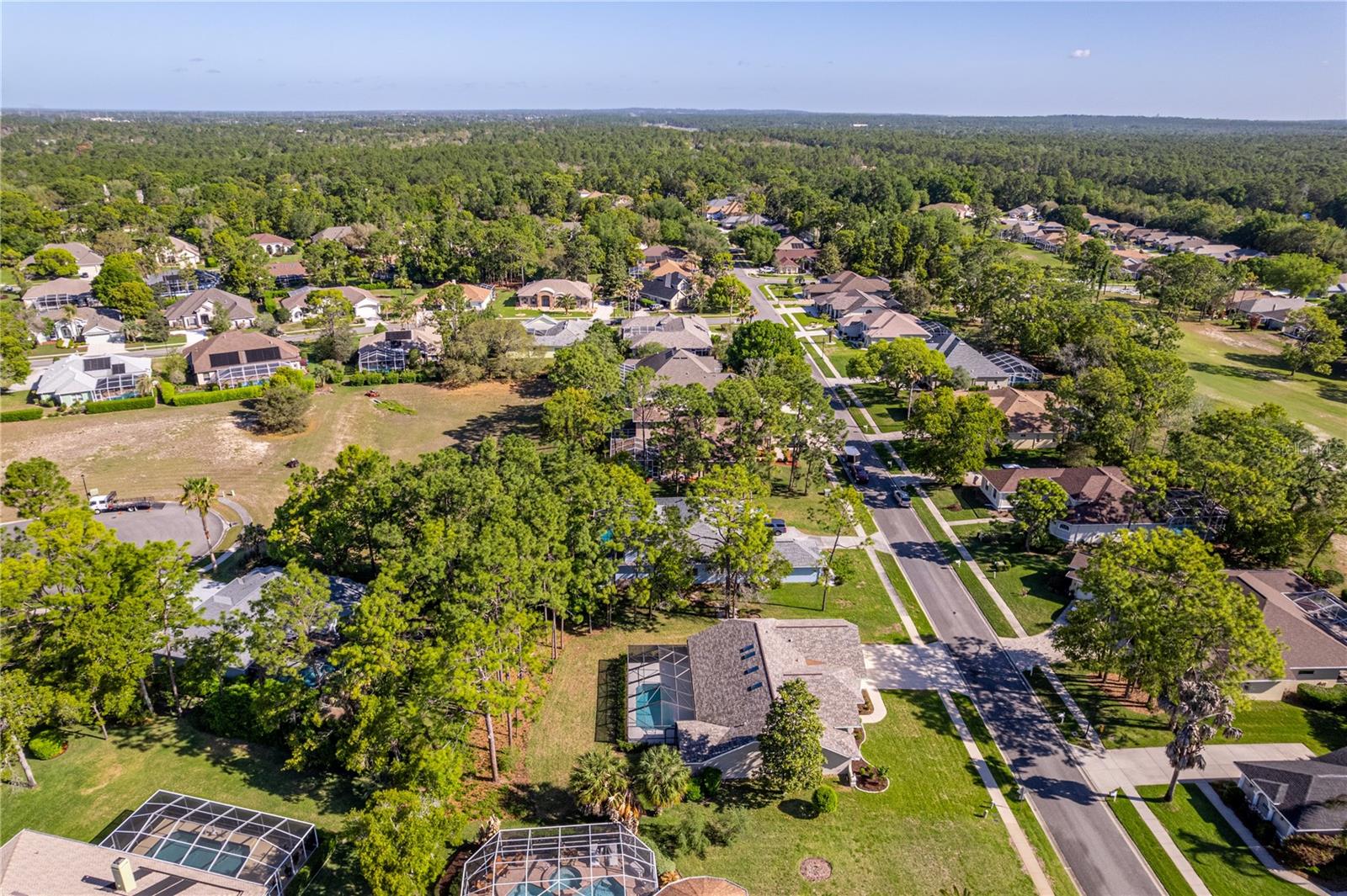 Listing photo id 61 for 15031 Surrey Bend