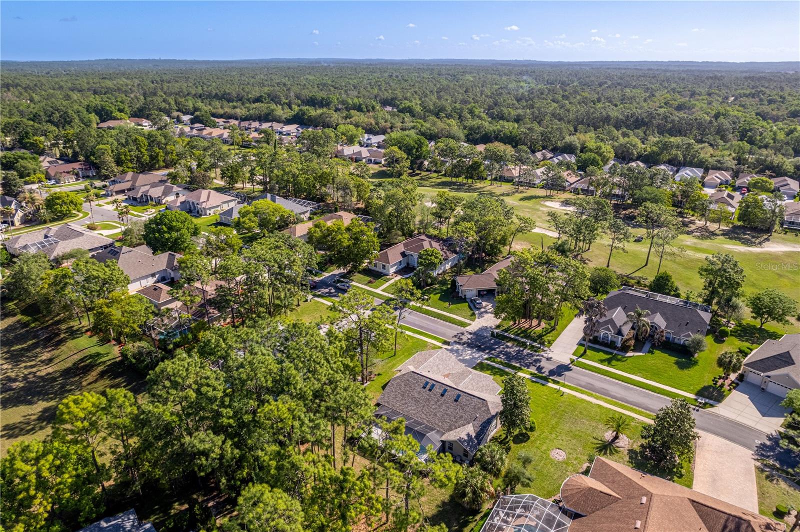 Listing photo id 65 for 15031 Surrey Bend