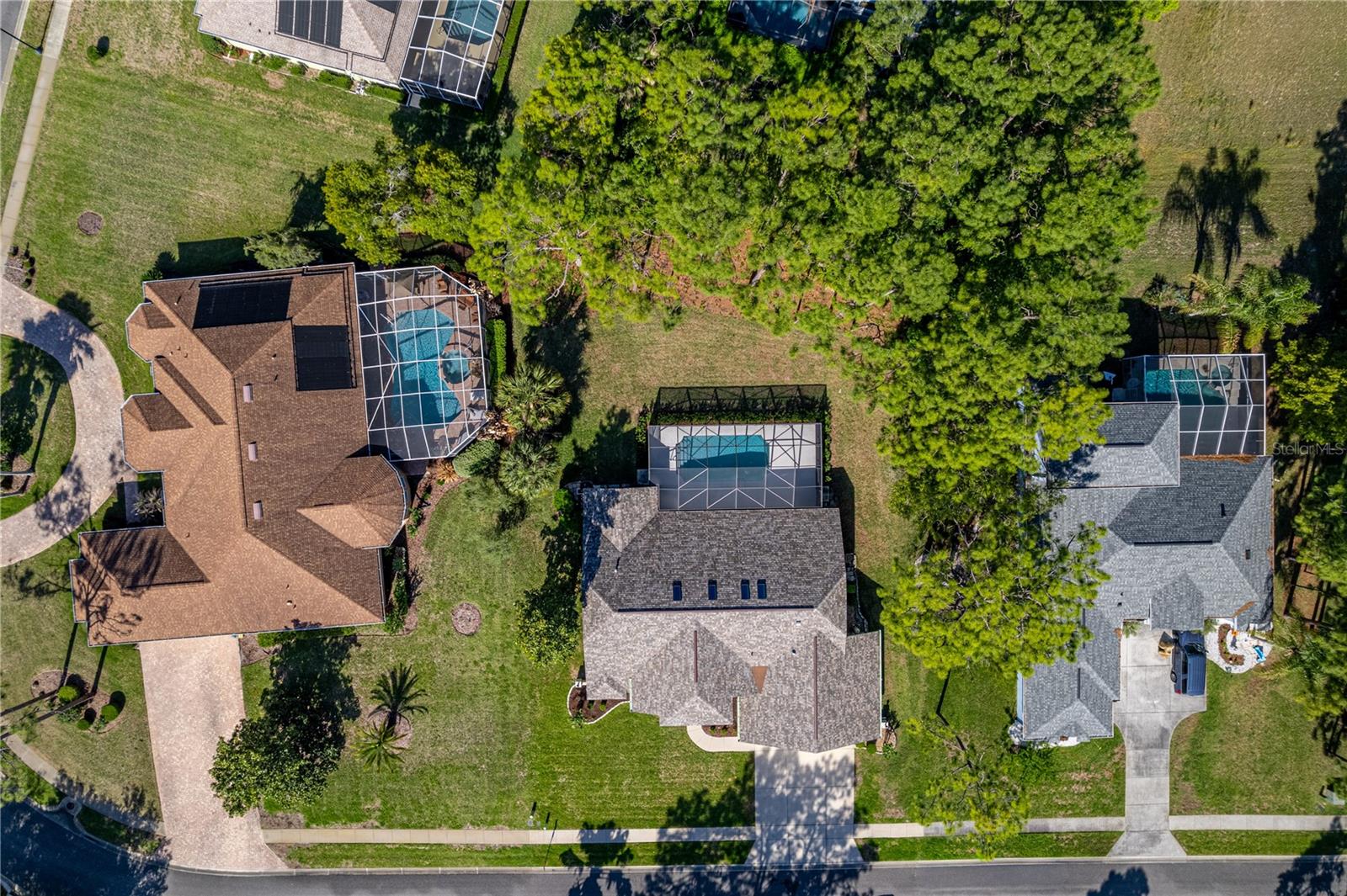 Listing photo id 74 for 15031 Surrey Bend