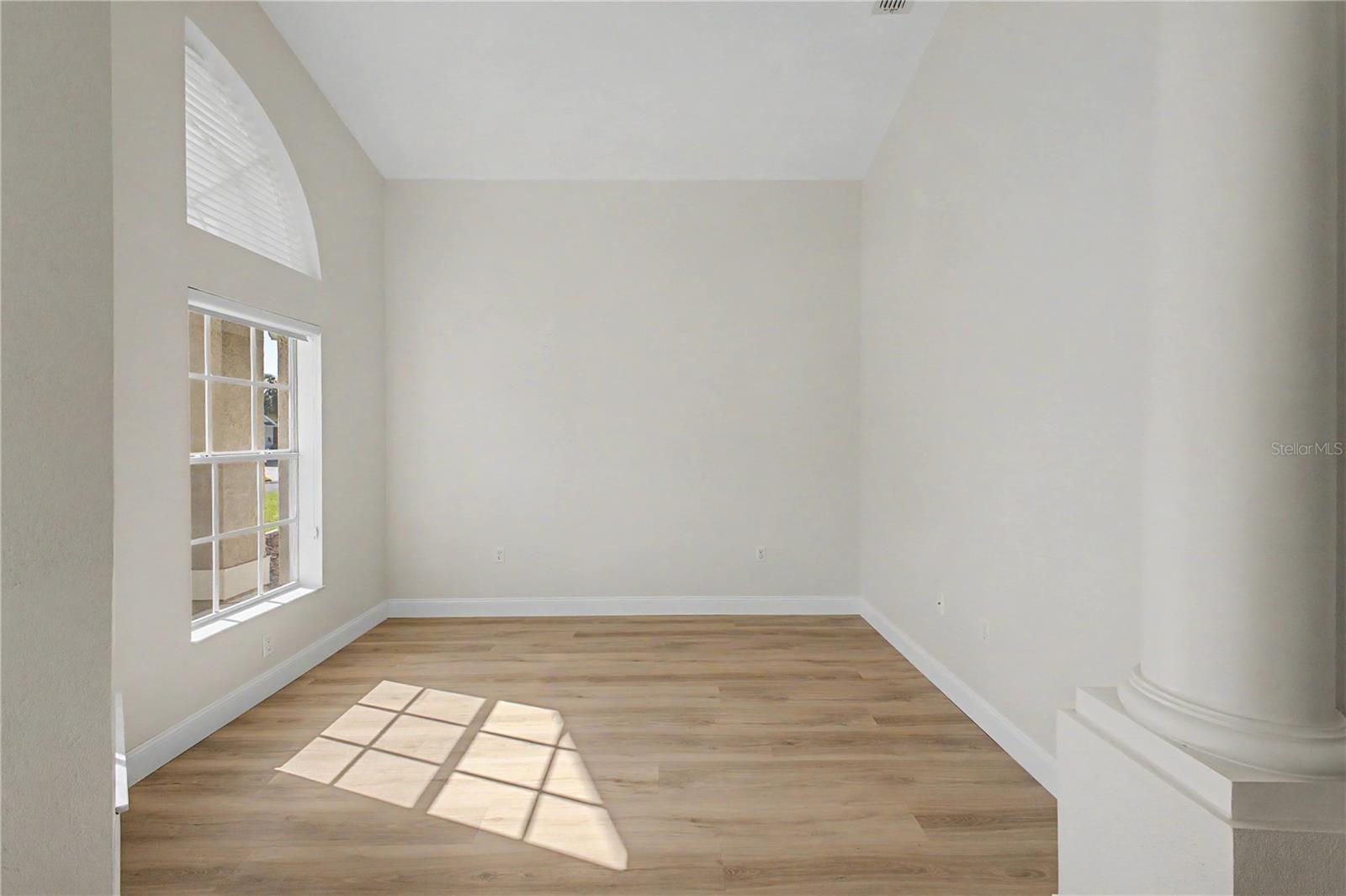 Listing photo id 6 for 15031 Surrey Bend