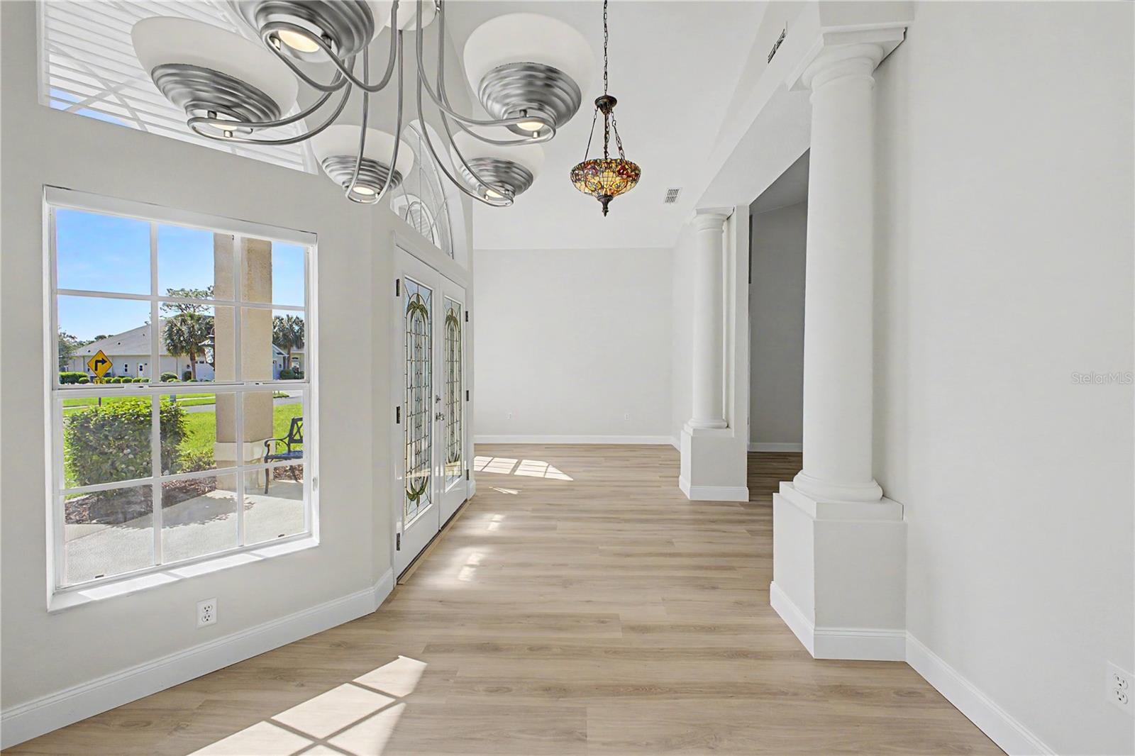 Listing photo id 7 for 15031 Surrey Bend