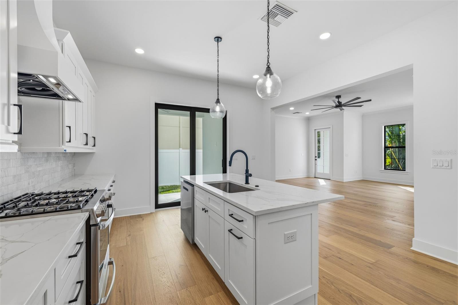 Image 10 of 24 For 3012 Esperanza Avenue