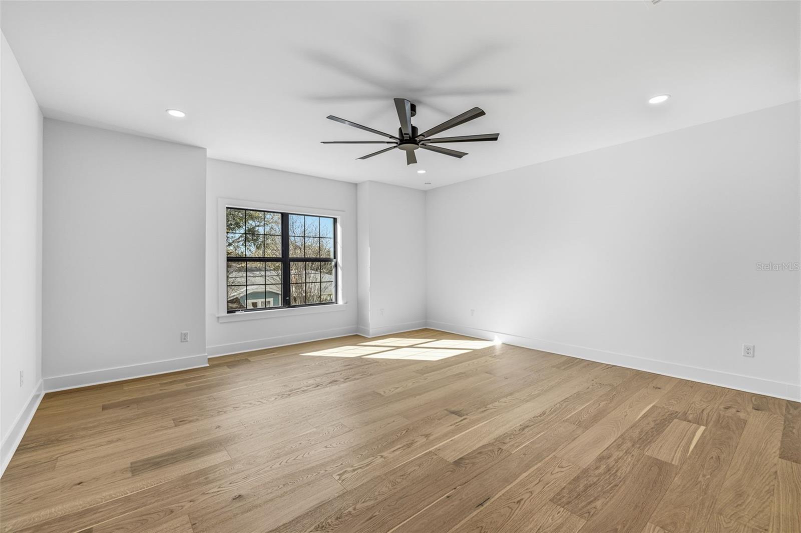 Image 15 of 24 For 3012 Esperanza Avenue