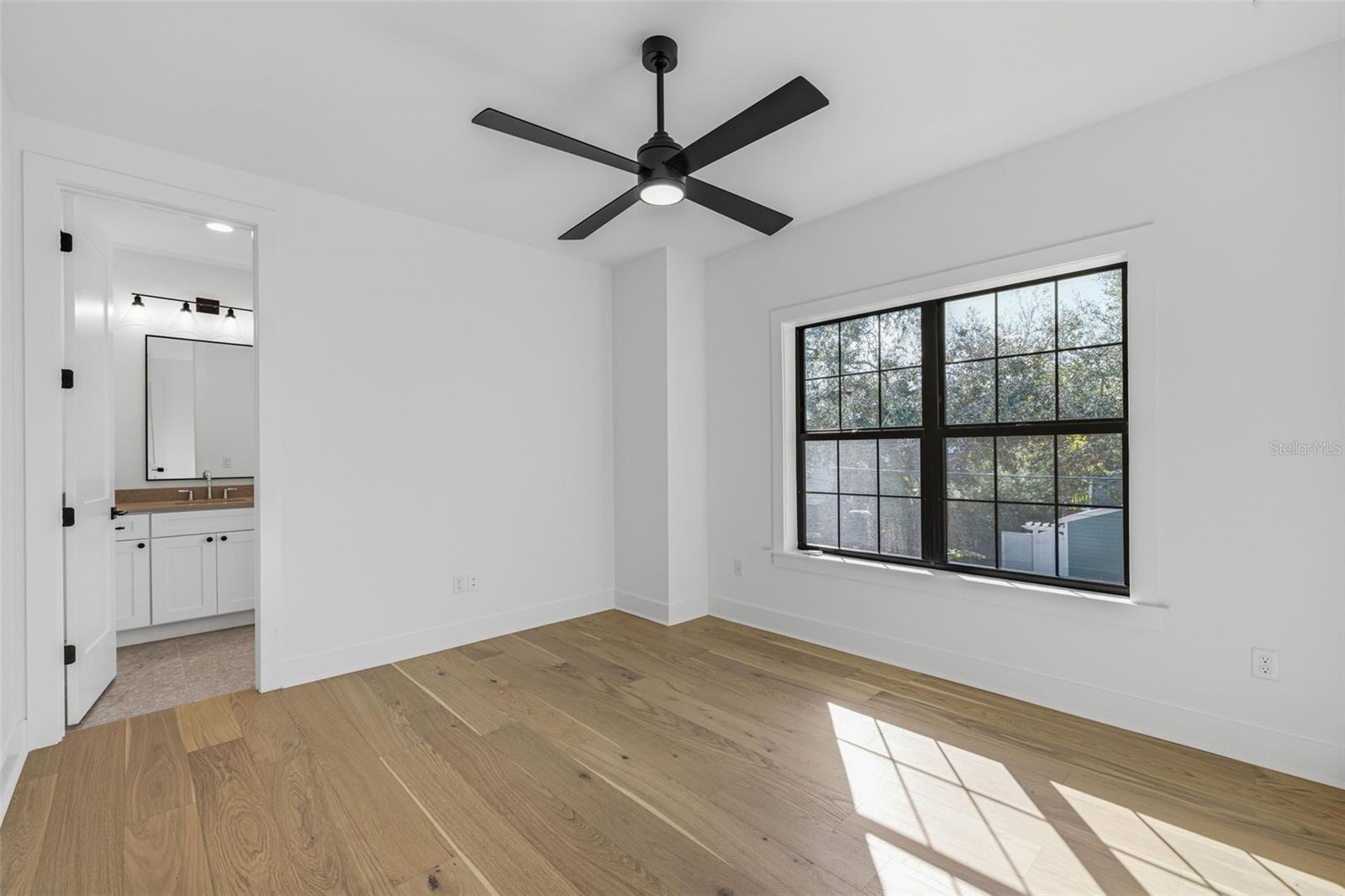 Image 20 of 24 For 3012 Esperanza Avenue