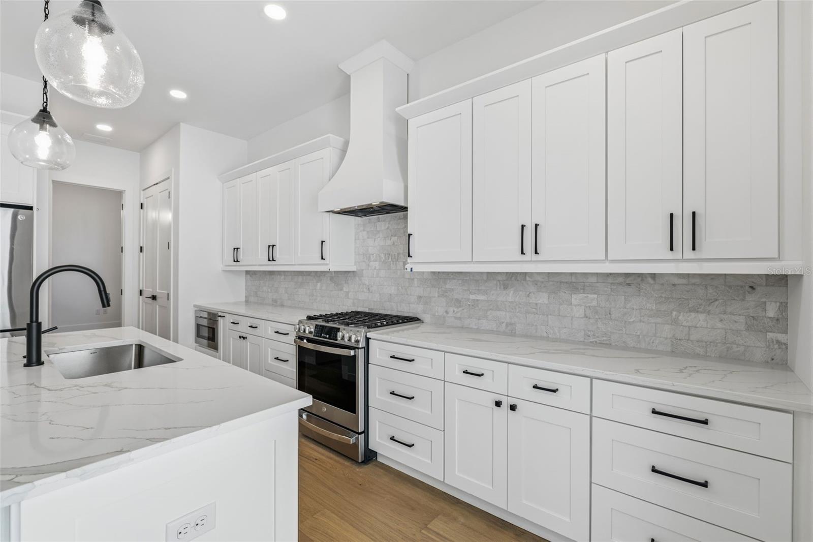 Image 8 of 24 For 3012 Esperanza Avenue