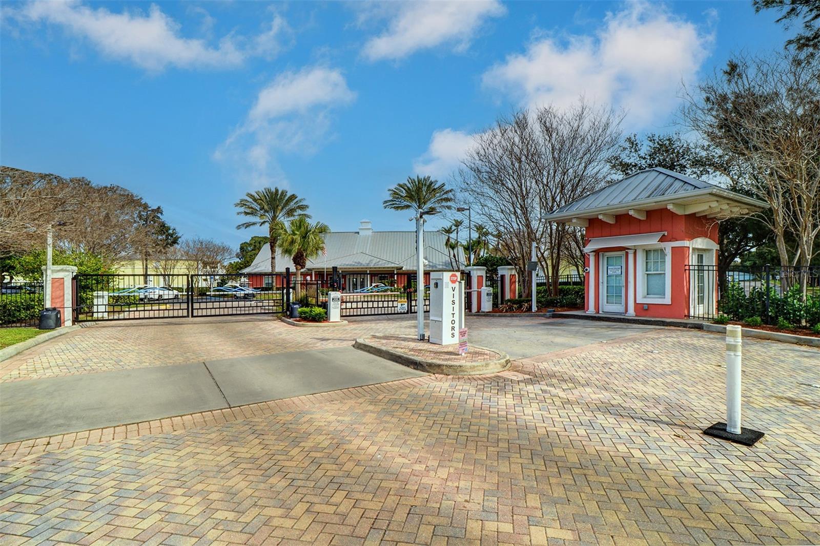 Image 21 of 40 For 136 Pompano Drive Se D