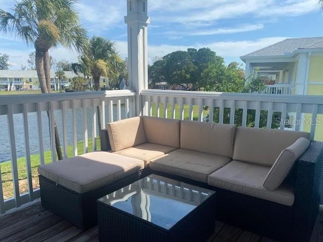 Image 4 of 40 For 136 Pompano Drive Se D