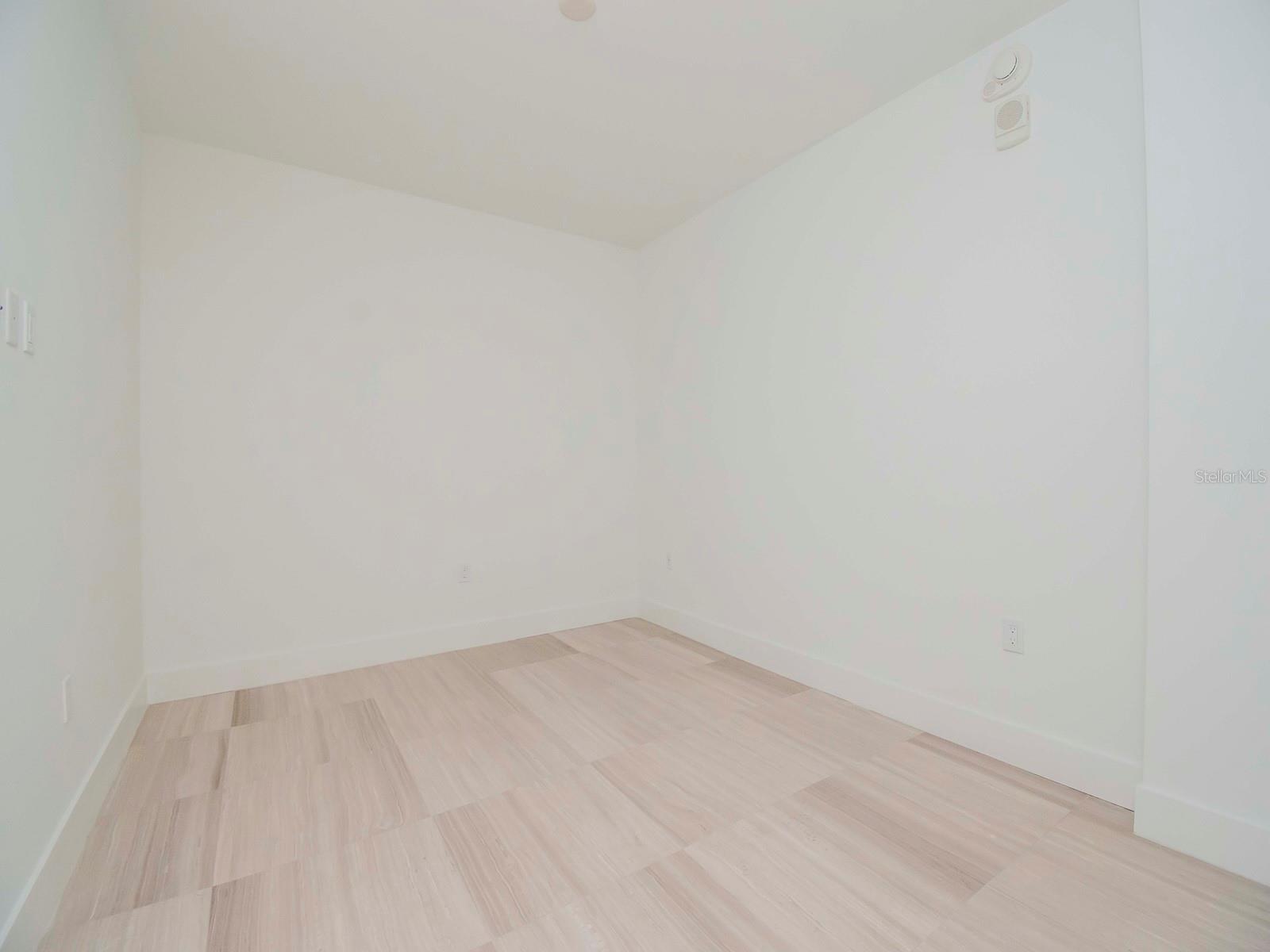 Image 22 of 80 For 3101 Bayshore Boulevard 1102