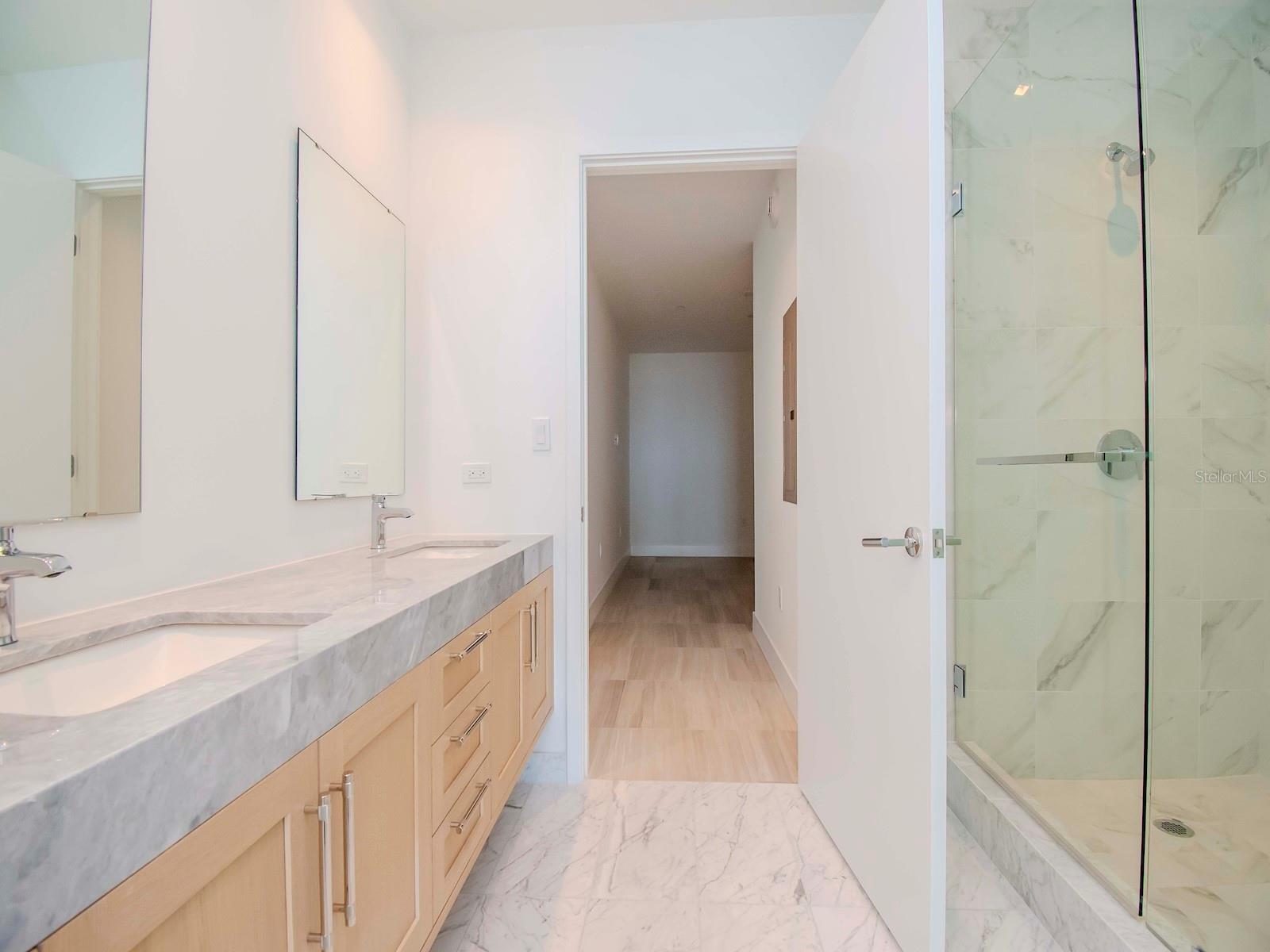 Image 24 of 80 For 3101 Bayshore Boulevard 1102